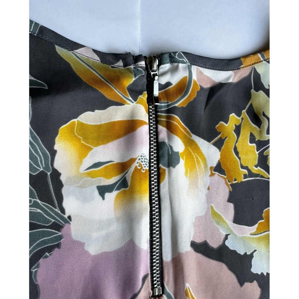 NY&Co 7th Avenue Blouse Womens Medium‎ Floral Short Sleeve Back Zip Grey Yellow - Picture 9 of 13